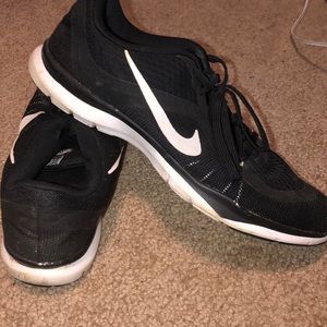 Women’s black Nike Flex TR6 Athletic shoes
